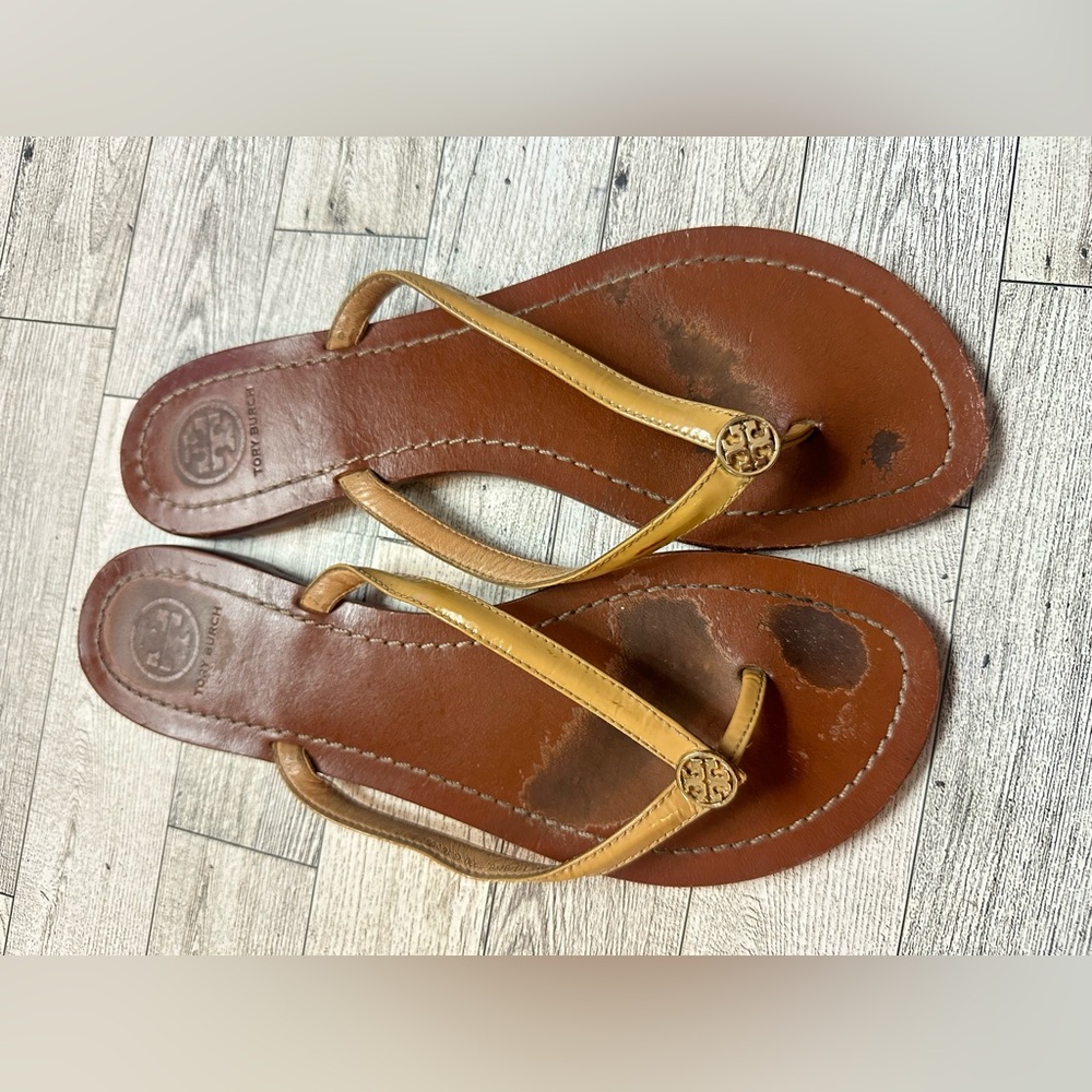Tory Burch Terra Thong Sandals Size 9M Thing Strap Gold Logo - Picture 2 of 9